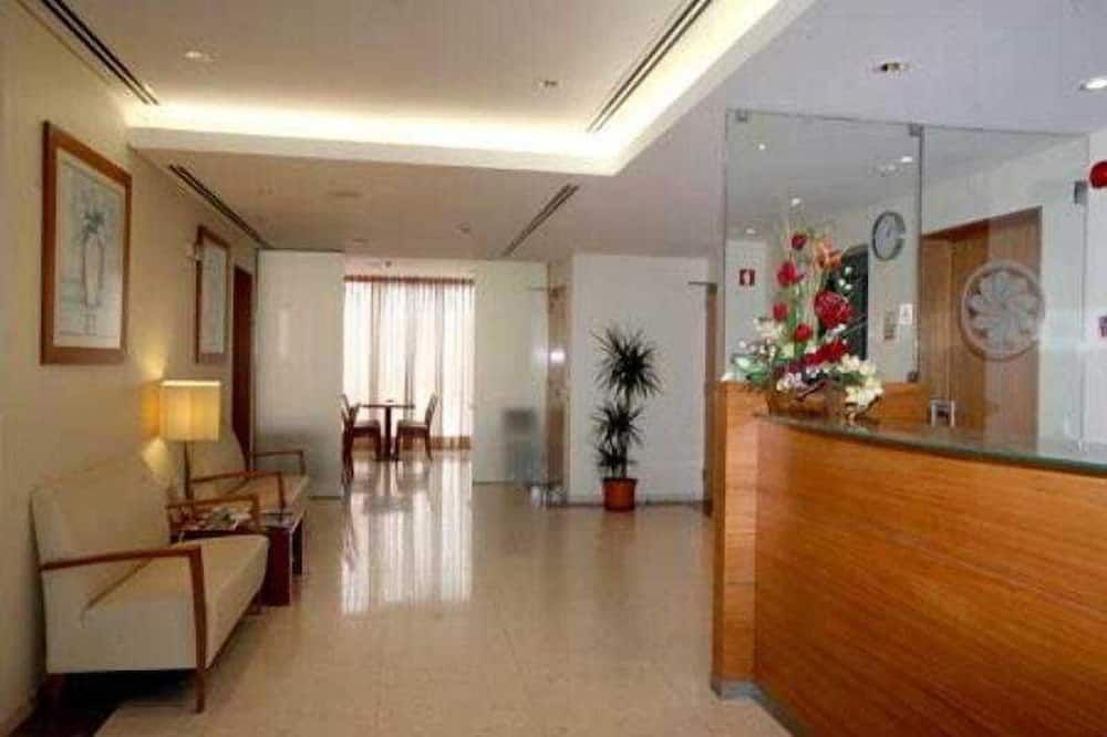 Receptionist