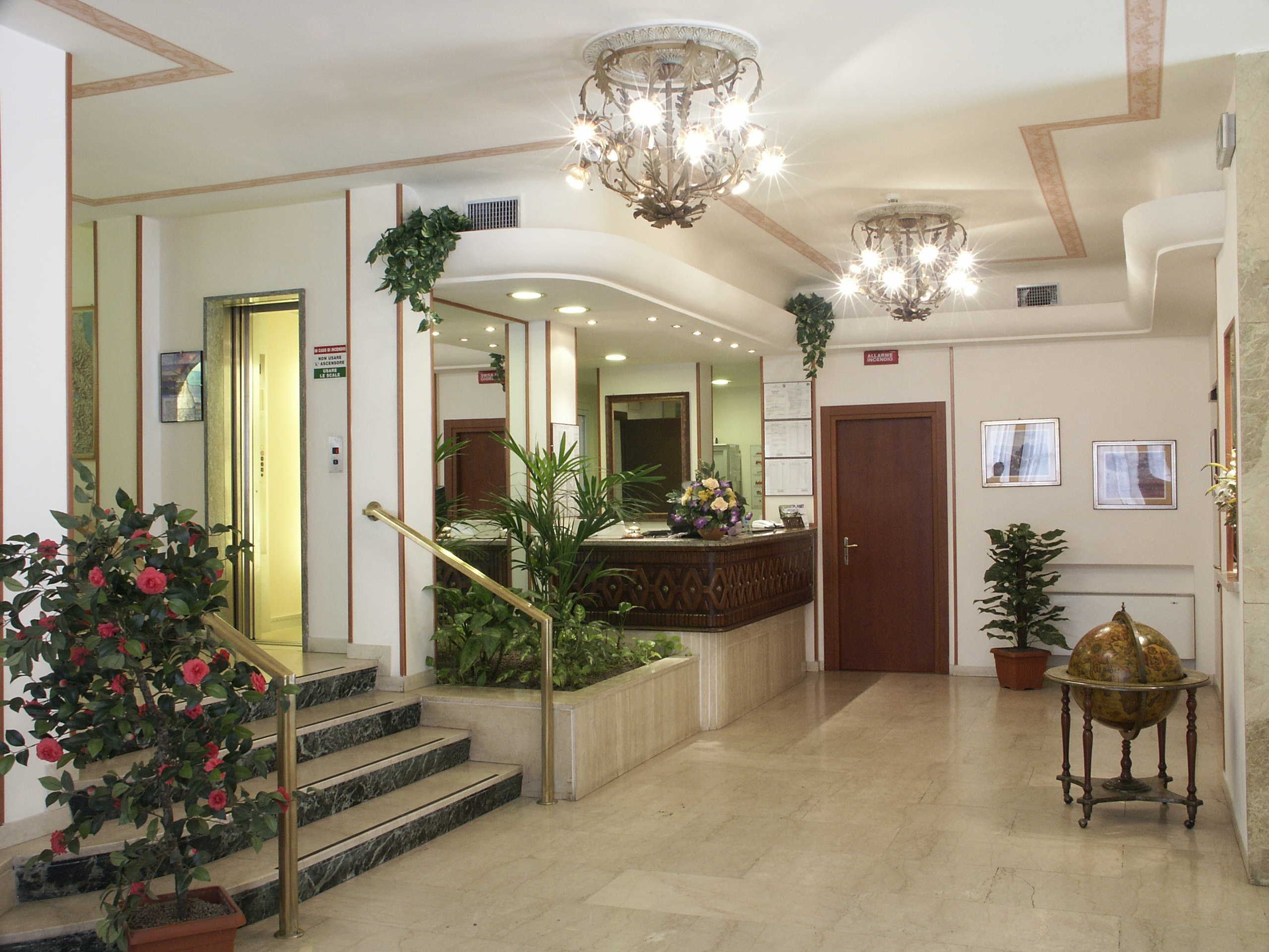 Receptionist