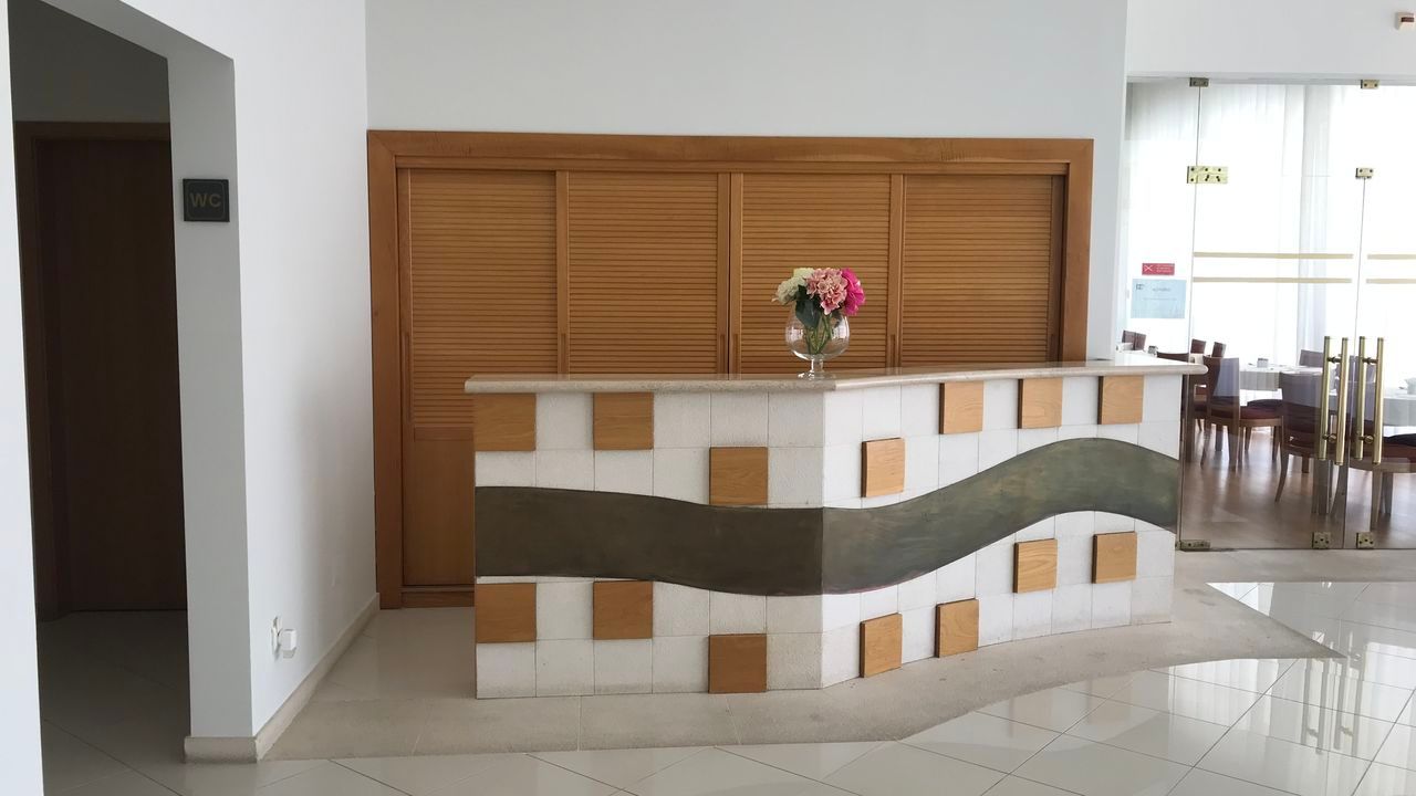 Receptionist
