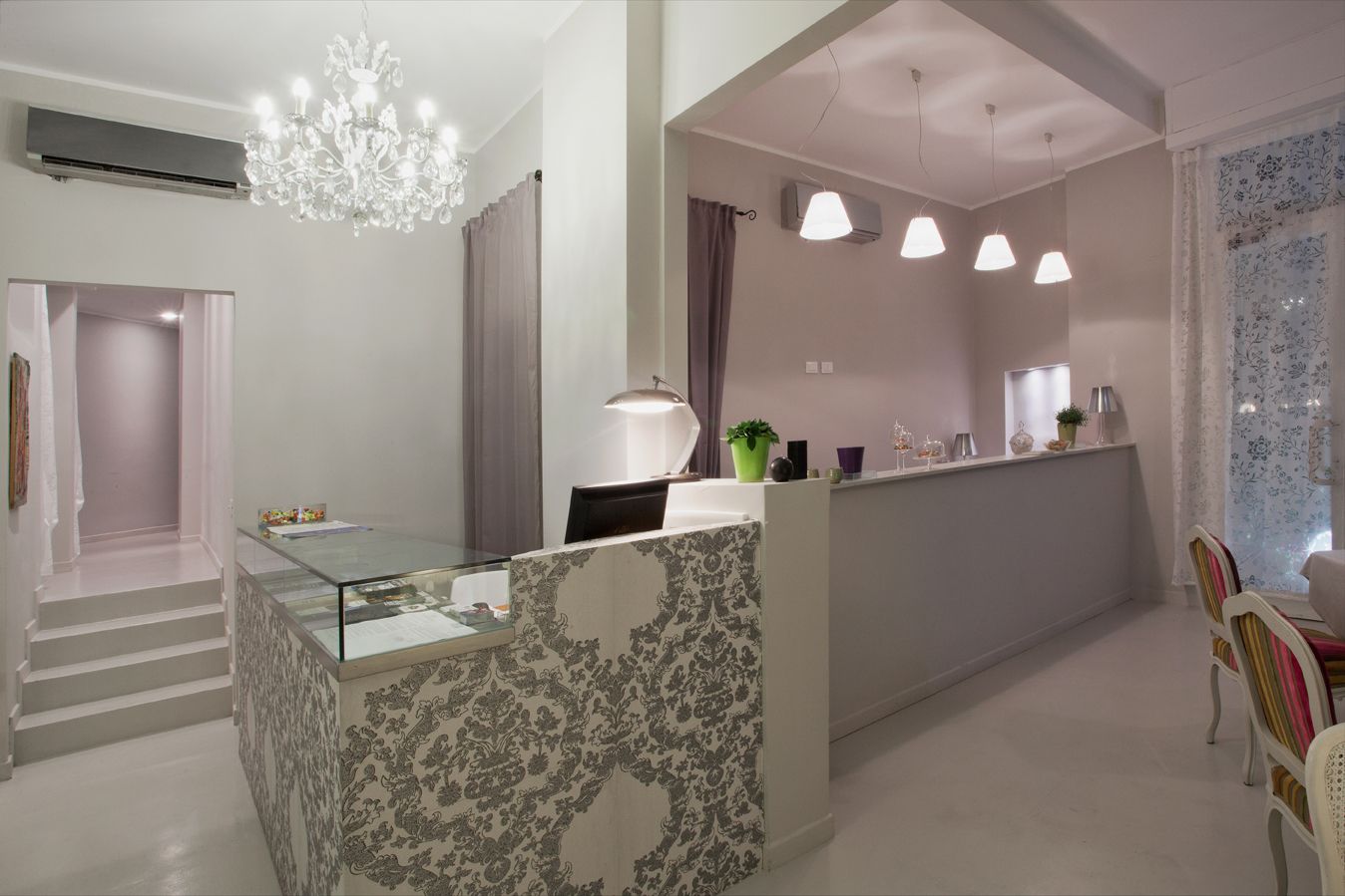 Receptionist