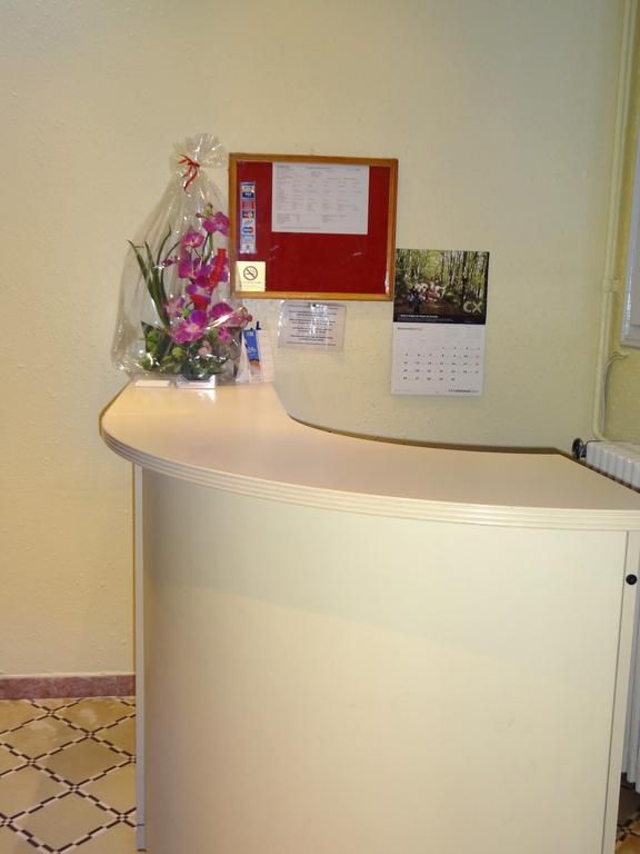 Receptionist