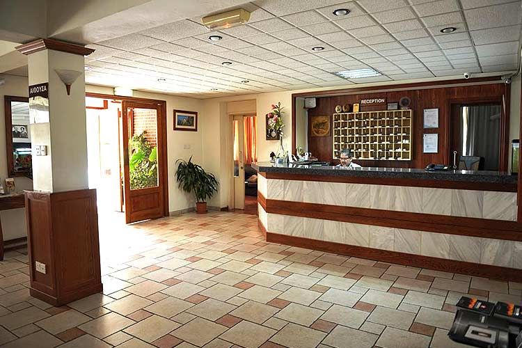 Receptionist