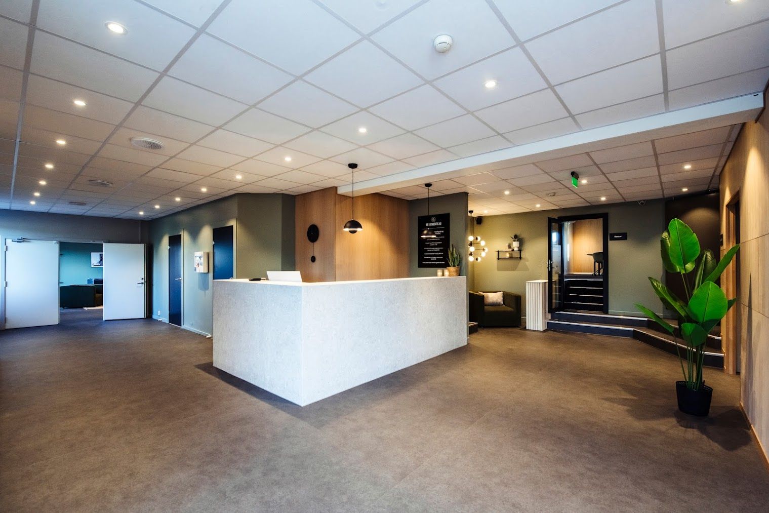 Receptionist