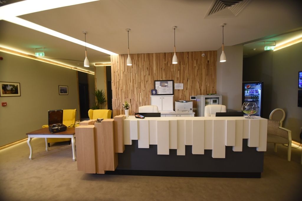 Receptionist