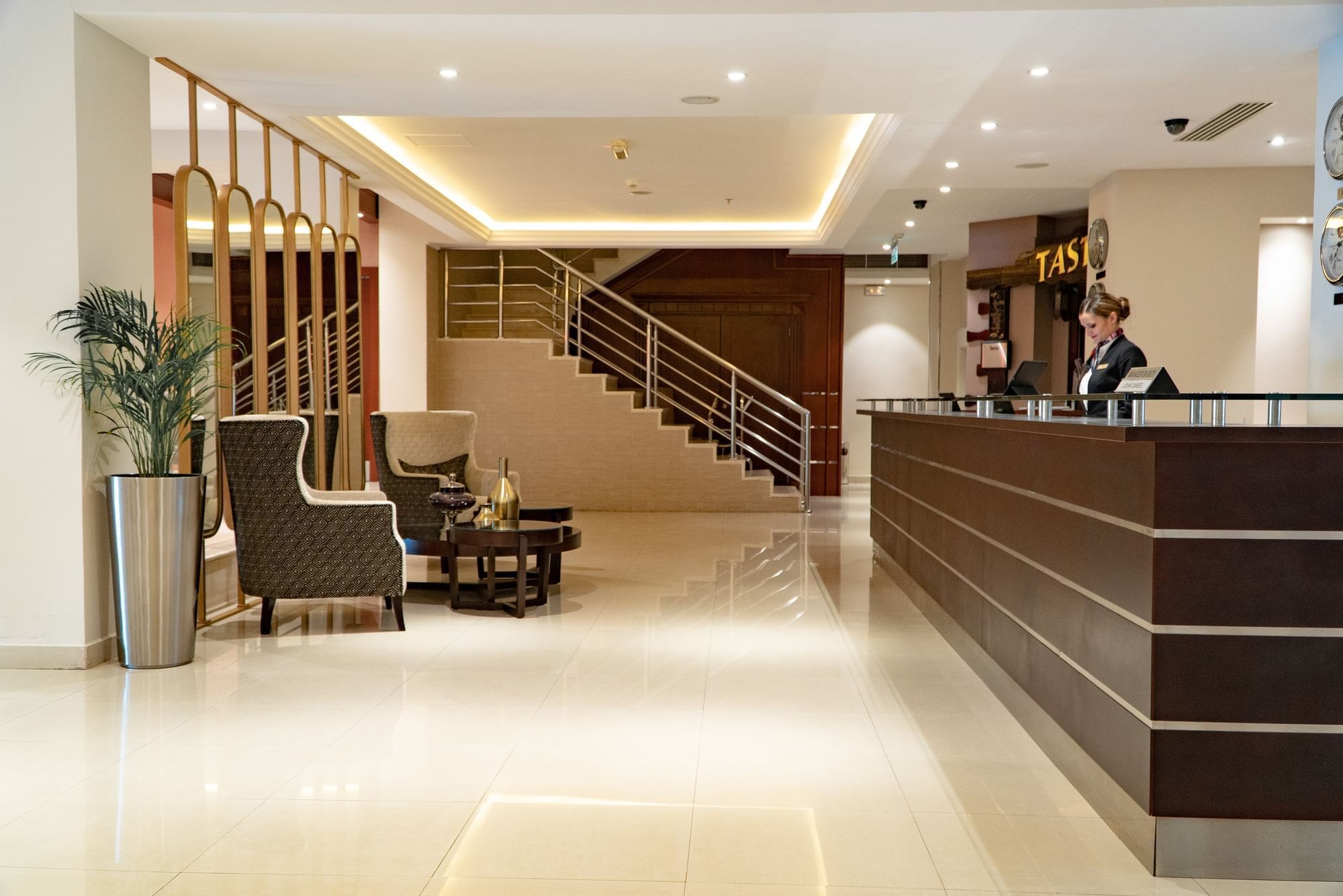 Receptionist