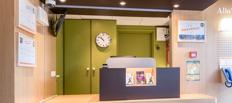 Receptionist